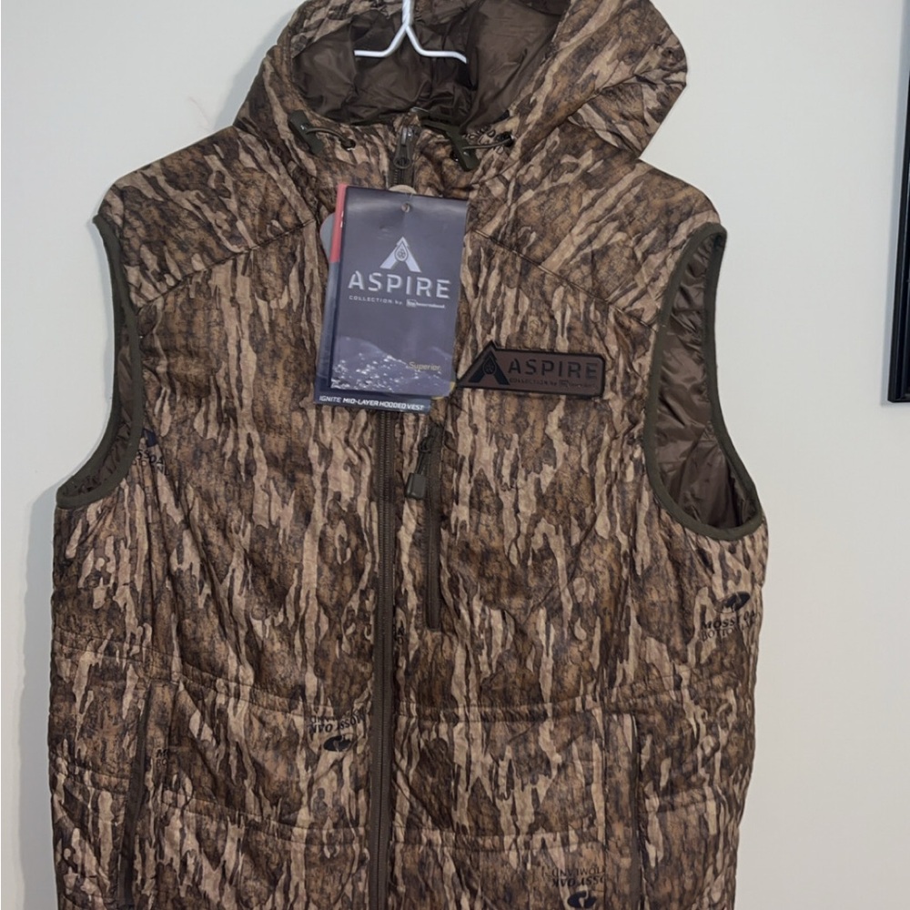 Aspire Insulated Camouflage Vest with Hood